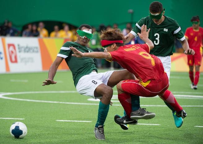 盲人足球怎么踢?听王亚峰告诉你